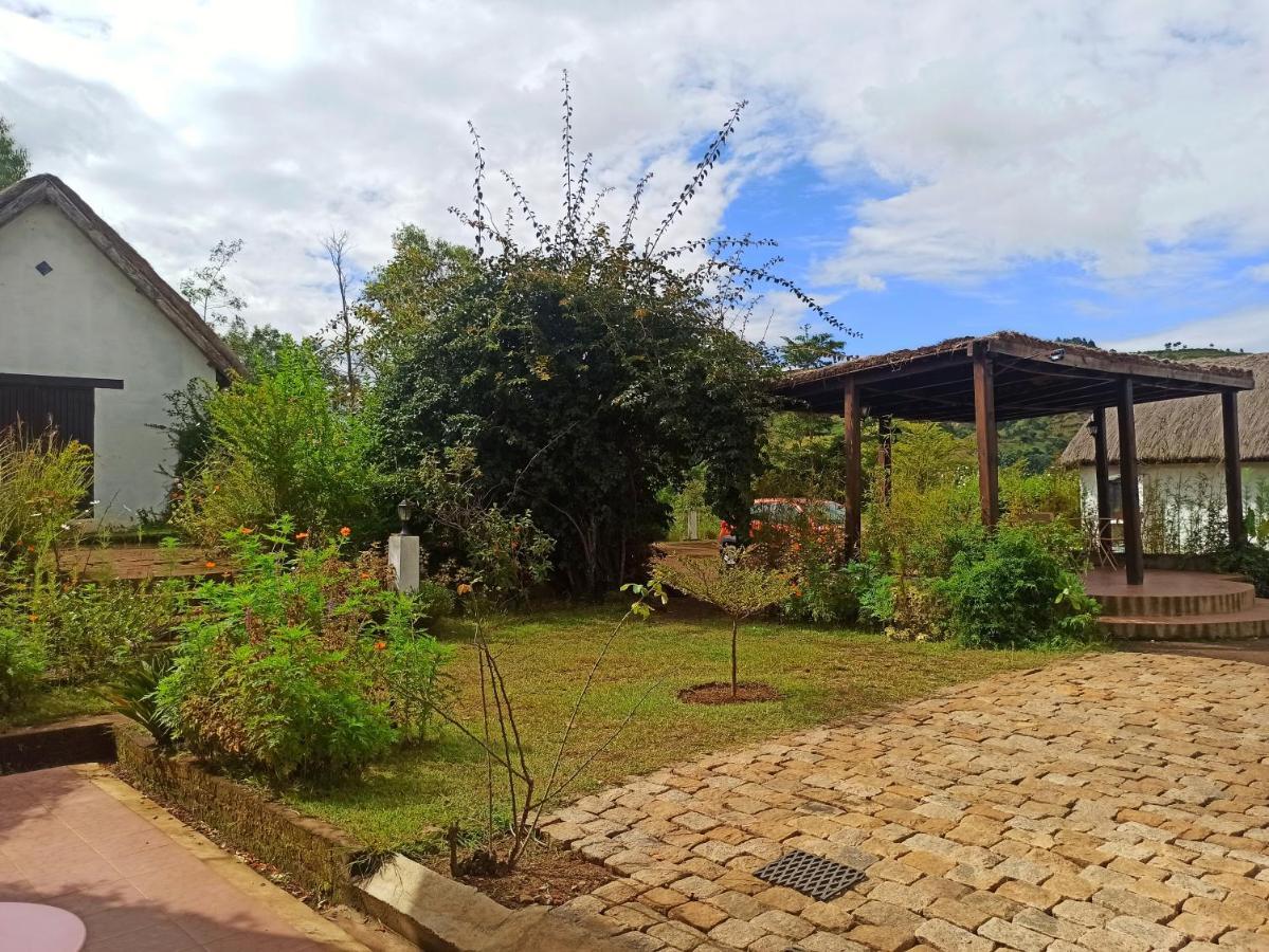 La Chaumiere Ampefy Hotel Exterior photo